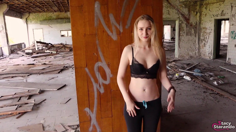 Stacy Starando: Sex frumos cu o fată într-o clădire abandonată