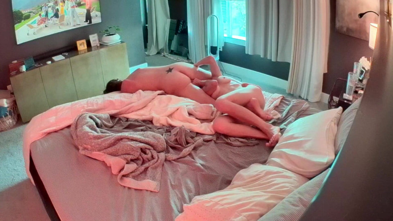 SavvyStar: Stiefmutter und stieftochter haben spaß 69 auf dem bett