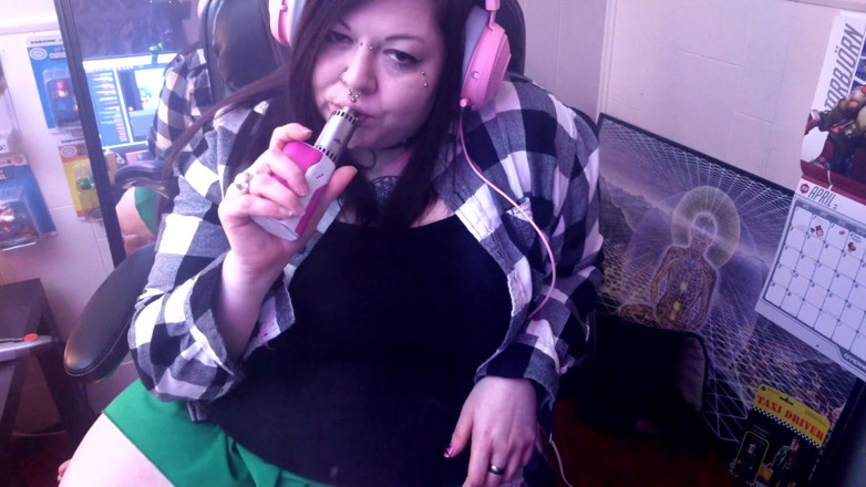 Gidget X: Vaping &amp; ignoring you