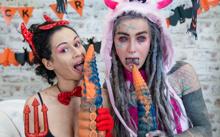 Stacy Bloom: Girls Are Having Halloween Anal Hell Fun - Anuskatzz and Stacy...
