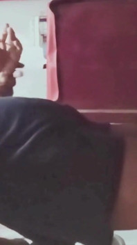 Une bhabhi desi indienne sexy (belle-sœur), qui s’est mariée il y a quelques jours, se fait surprendre en train de coucher avec le jeune frère de son mari