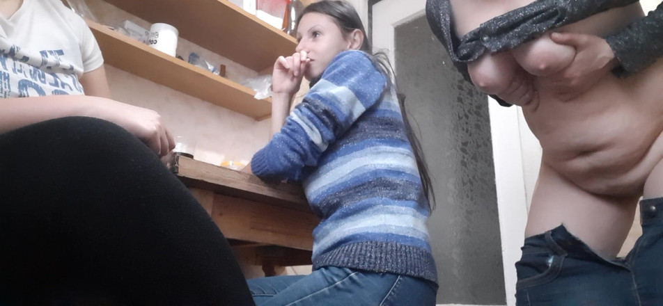 Lesbian-illusion: キッチンでの淫語はオーガズムで終わった