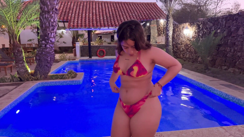SugarPose: Jasmine Shows off in a Bikini and Lingerie