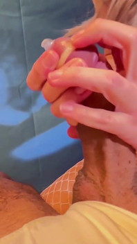 Stiefmoeder Ontmaagdt Stiefzoon, Maar Krijgt Sperma in Poesje