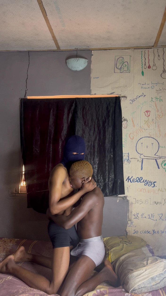 Scarlettt Studio: Pass zu, wie er seinen schwanz voll in meinen mund...