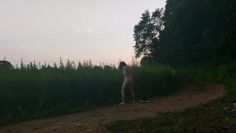 MissPopa: Ik kleed me uit langs de weg en raak mijn