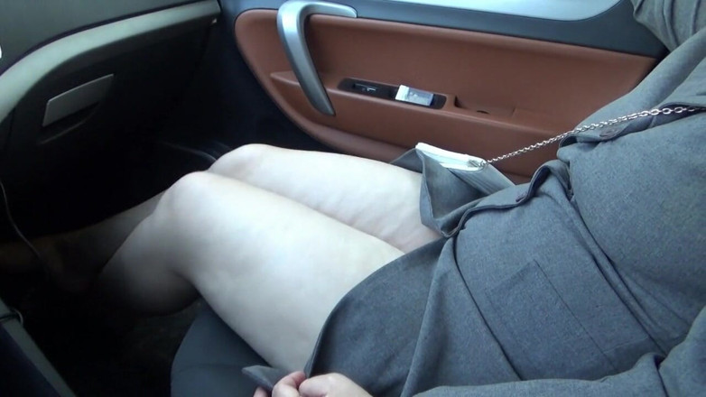 Nylon-Heels: Secretary in the car, sexy legs in high heels
