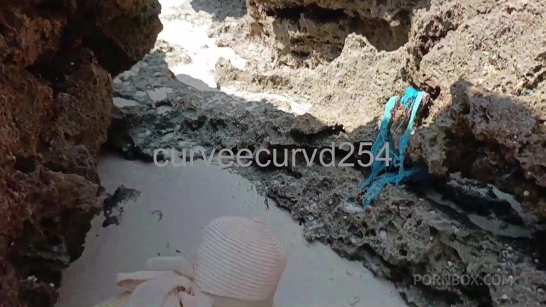 Curveecurvd254: Ik Werd Geneukt Door Een Vreemde Op Het Strand