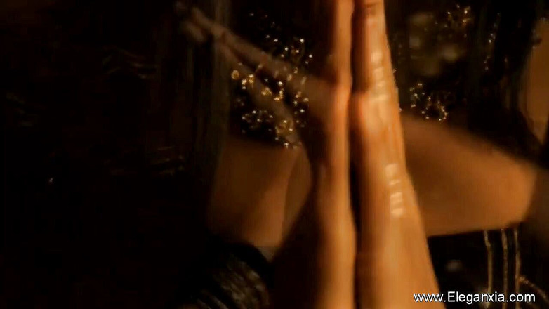 Eleganxia: Ohromující indická holka se svléká