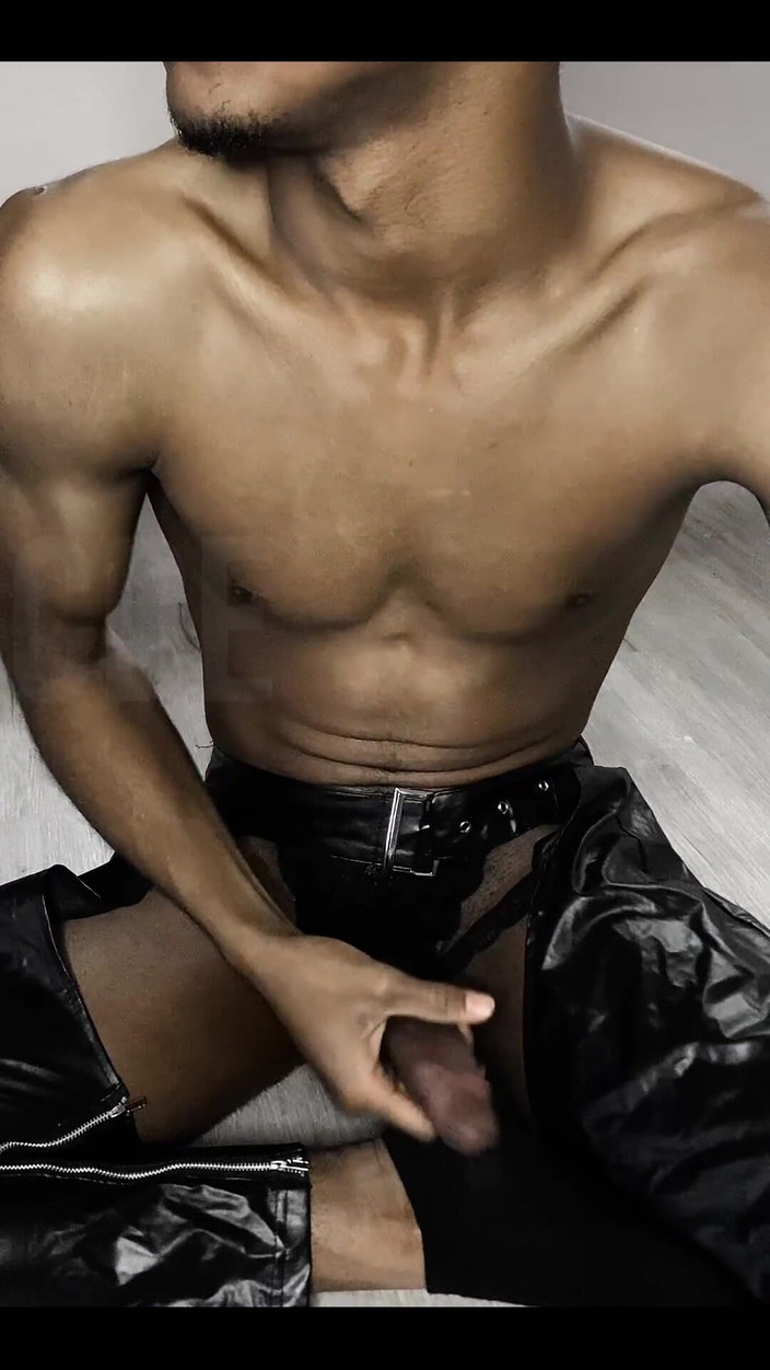 Boy Wonder: 이 두꺼운 흑인 자지를 완전한 비명 코스프레로 쓰다듬어