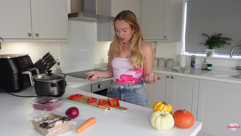 Brea Rose: Cucinare con la matrigna video gratuito
