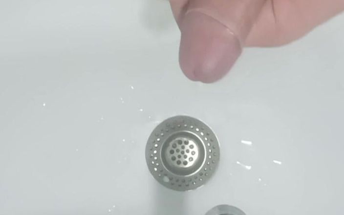 Sexaddicting123: Velké sperma v šortkách, sténání a tvrdá boule