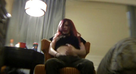 Femdom Austria: 장난감을 세게 때리는 빨간 머리