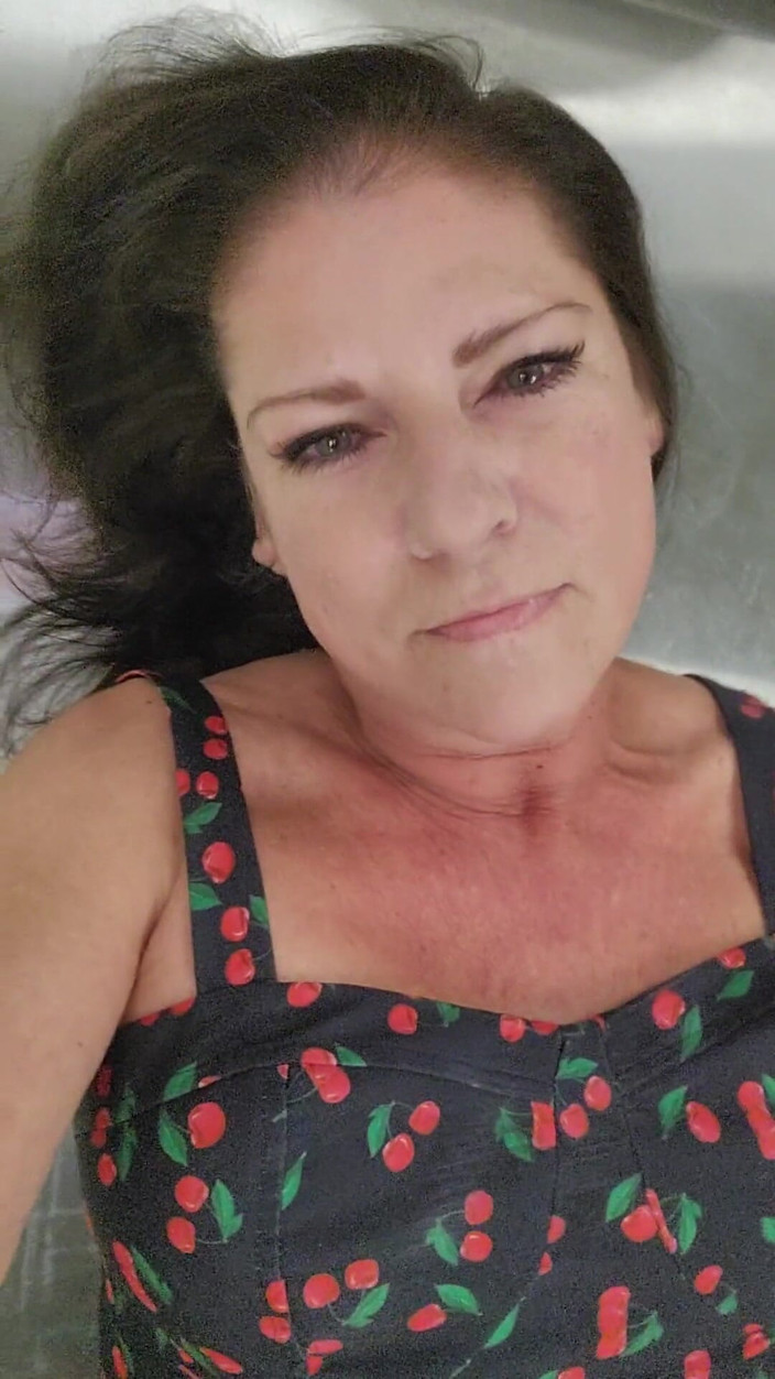 EliteLadyS: 뷔페에서 자위하는 밀프에게 따먹히는 할로윈 파티