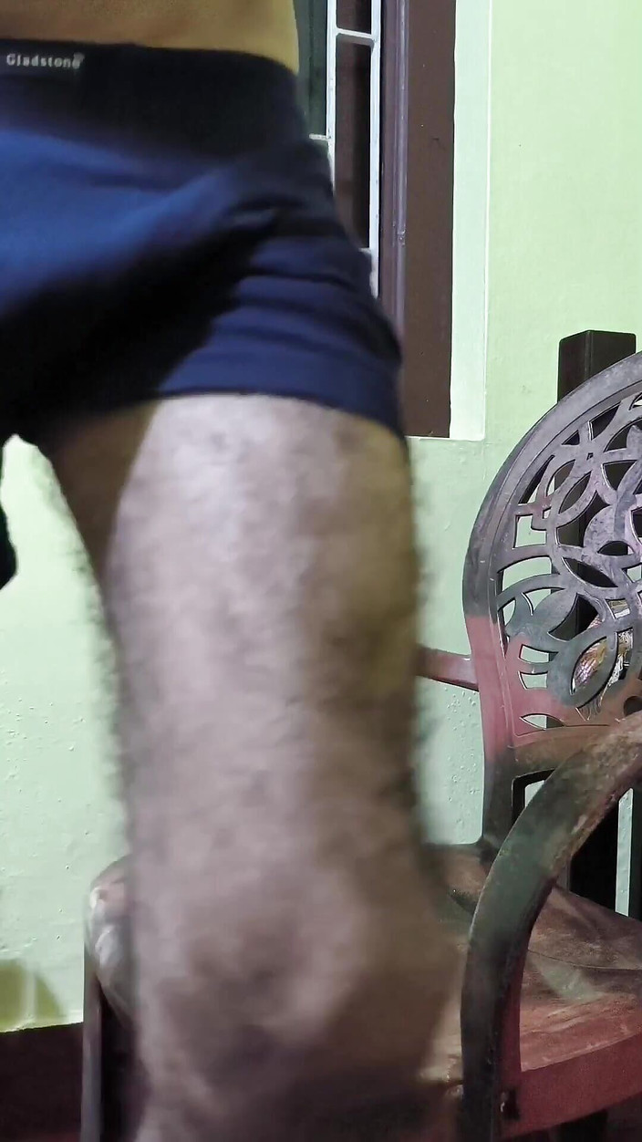 Saad568: Une chatte de poche se fait baiser et éjaculer dessus