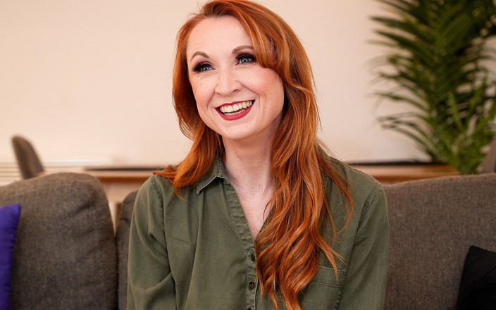 Skinz Contrast: British Redhead MILF Lily Kink Interview