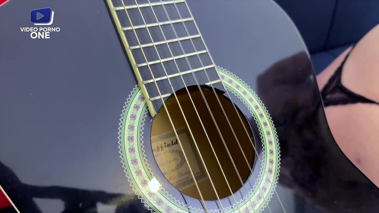 Video Porno One: Ее раздирает ее учитель музыки