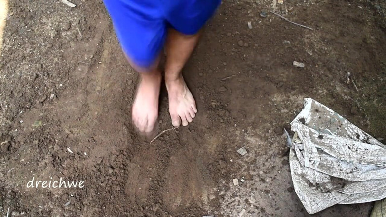 Dreichwe: Digging with the feet