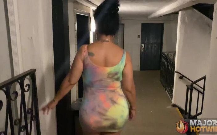 Rome Major Hot Wife: Rome Major热辣人妻大黑屌生日礼物