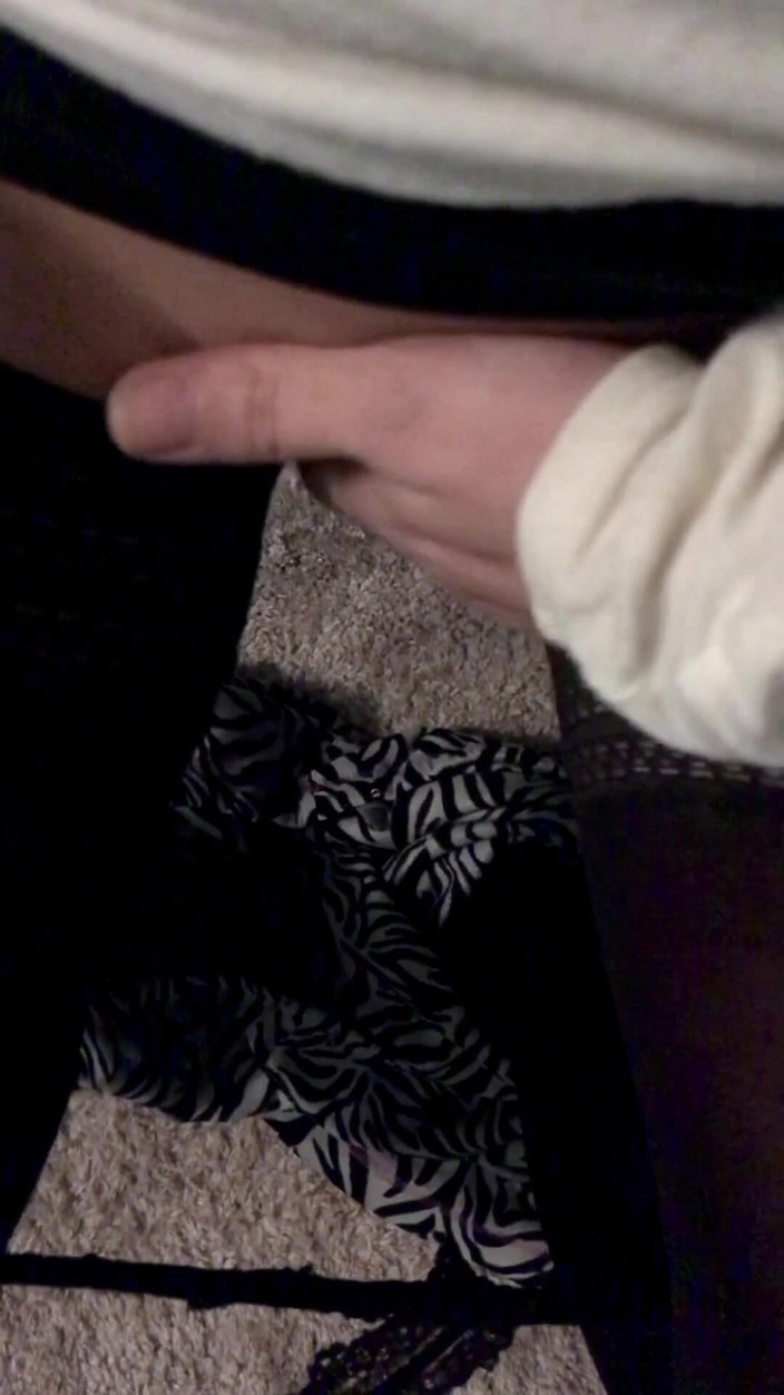 Tabitha Hoots: Сексуальная молодая милфа из Иллинойса получает мокрую киску для траха муженька