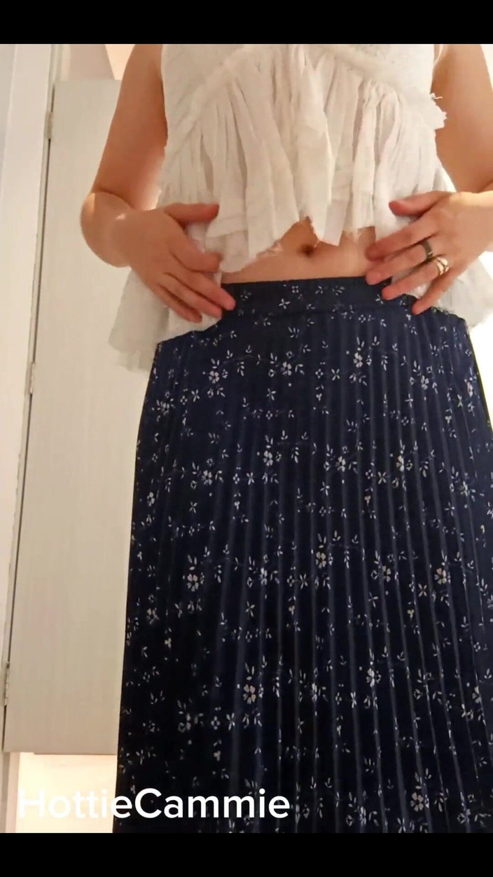 Candy Camille: Sexy Nalgona masturbuje v obchodě s oděvy