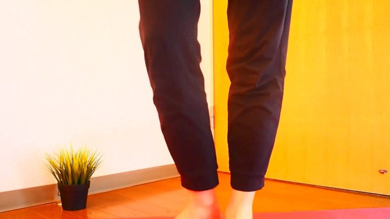 Mayumi Kanzaki: After Training, Sweaty Soles Give a Sour