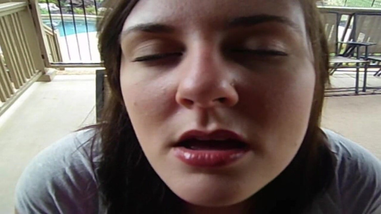 Sexy Amateurz: BBW brunette shows her pretty lips