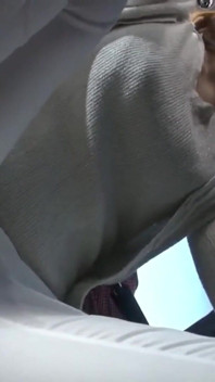 Affollata scarica in autobus. Pantaloni attillati moglie sente la stampa sodo, linea di mutandine mostrando mentre cede al momento - parte3