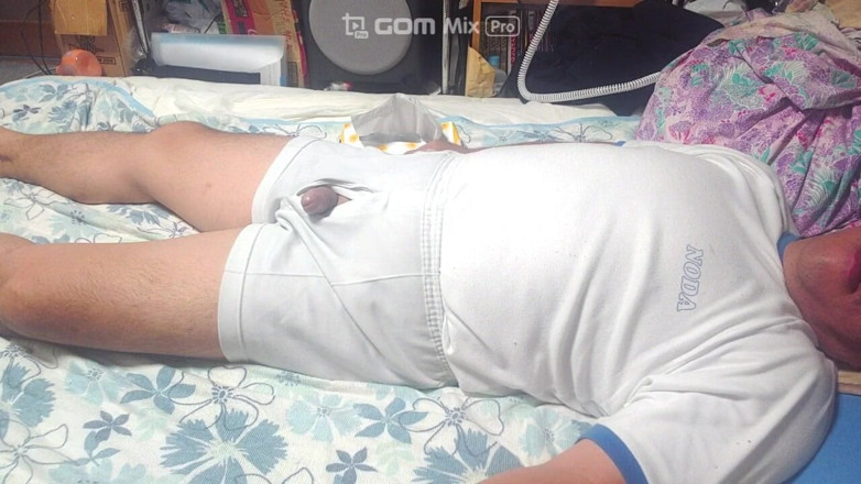 Shinpuuero: Vestiti grassi giapponesi in palestra del college indossando il giorno...