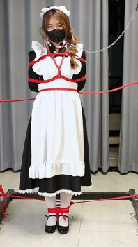 สายรัดยืนของสาวใช้ผสานกับขาเหล็ก