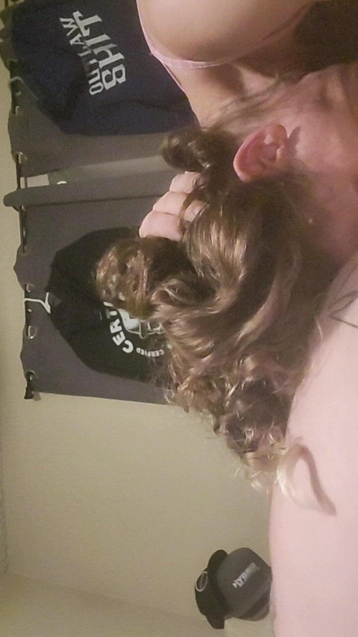 My throat demon: 她让它成为一个很好的