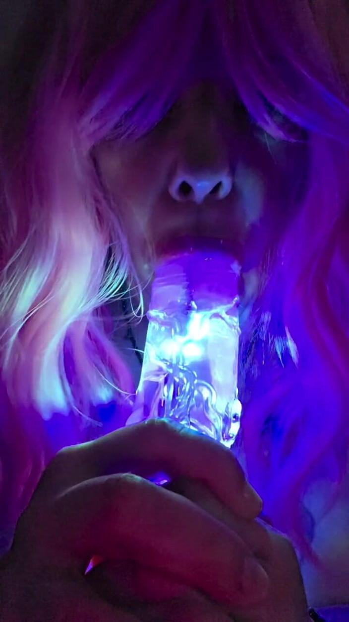 LustyPeachesofSin: Sucking on My Lighted Dildo