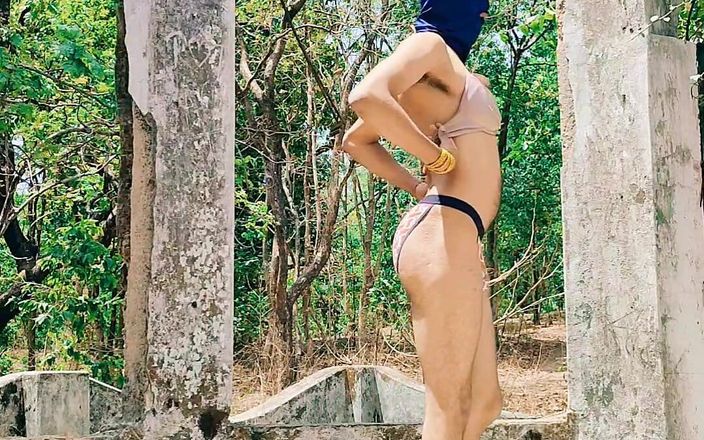 Tani: Tani si gadis trans lagi asik jalan-jalan sambil bugil