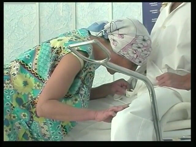 Xfucks: Bunicuță futută de un doctor
