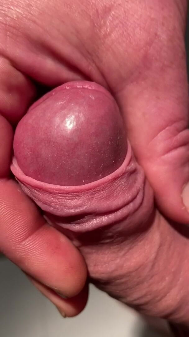 Foreskinguy: Își tachinează capul mare de pulă cu propriul său preput...