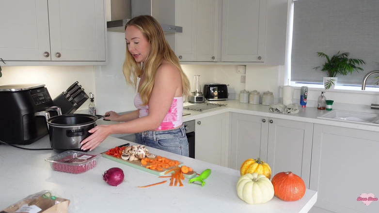 Brea Rose: Videoclip gratuit cu mama vitregă