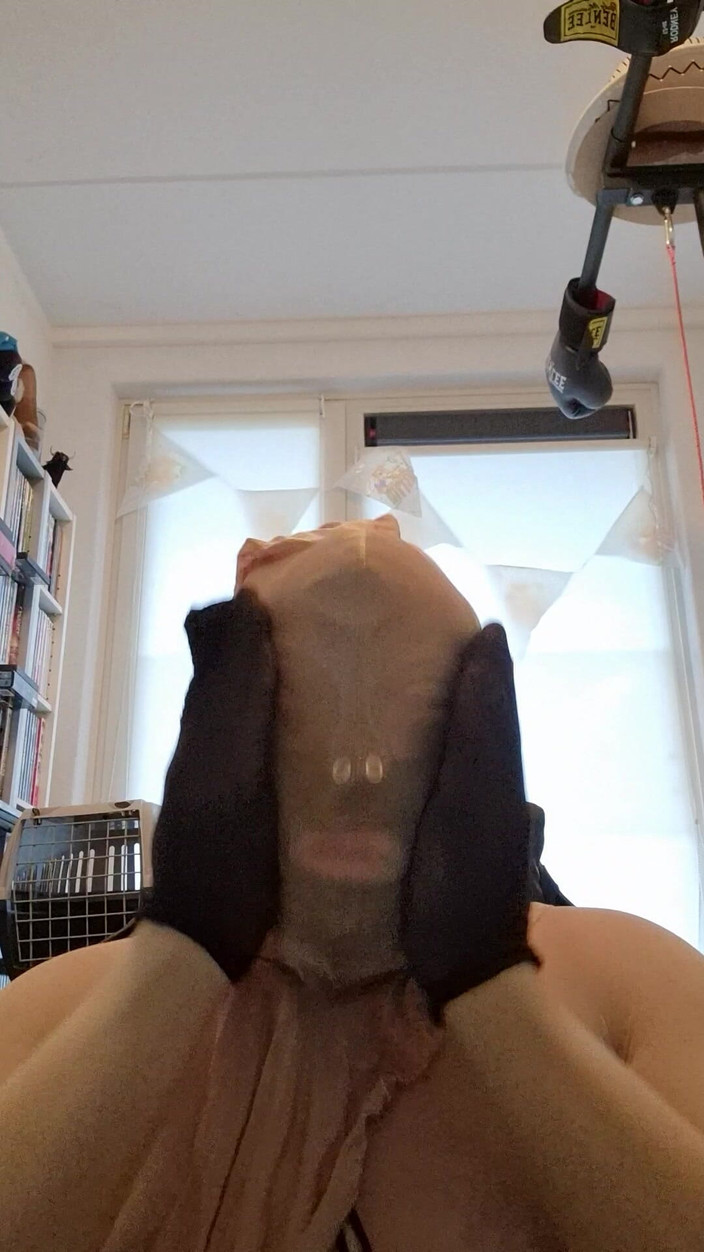 Nylon play: Nilon dan kulit