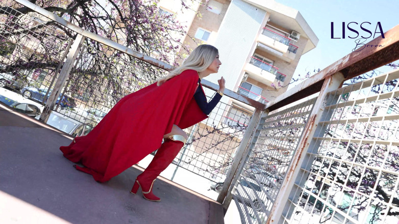 Lissa Brown: Lov a triky pro Supergirl jsou odvedeny k tvrdému sexu