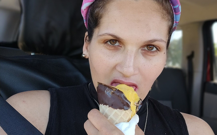 Mariah Duville: Test post e lingua stuzzicare.