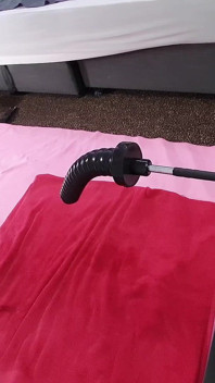 Black Ripple Dildo jebanie podczas zamykania w Steel Chastity Cage
