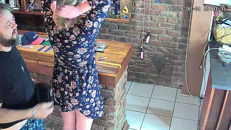 Sparowdox: Atrapé a mi esposa engañando con el vecino de al...