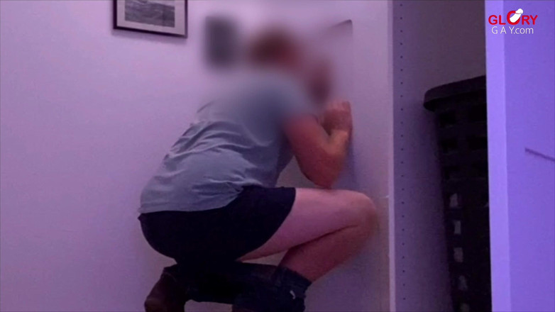 GLORYHOLEGAYS: Ketamakan lubang kemuliaan: Pukulan tebal meletup 3x di mulut saya - tetapi...