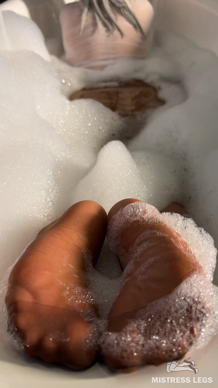 Mistress Legs: Compilation di pipì da un'amante in calze bianche e collant...