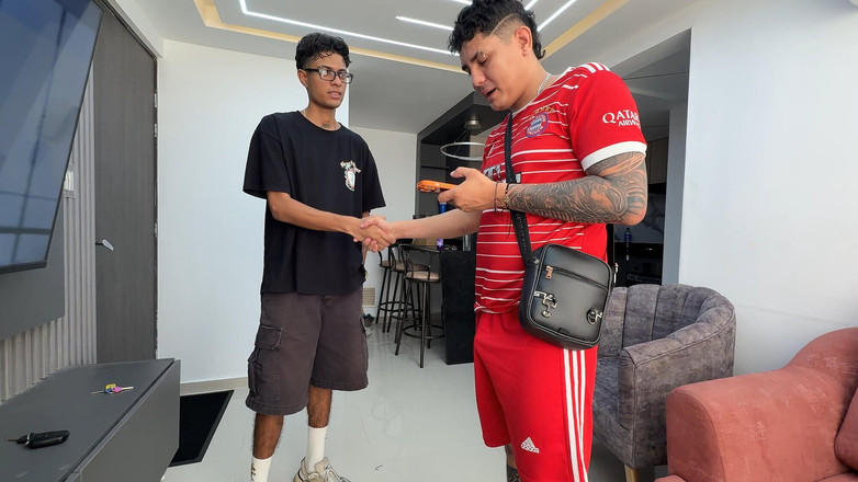 JazminPalvin: O femeie latino drăguță plătește chiria proprietarului Inn cu cel...