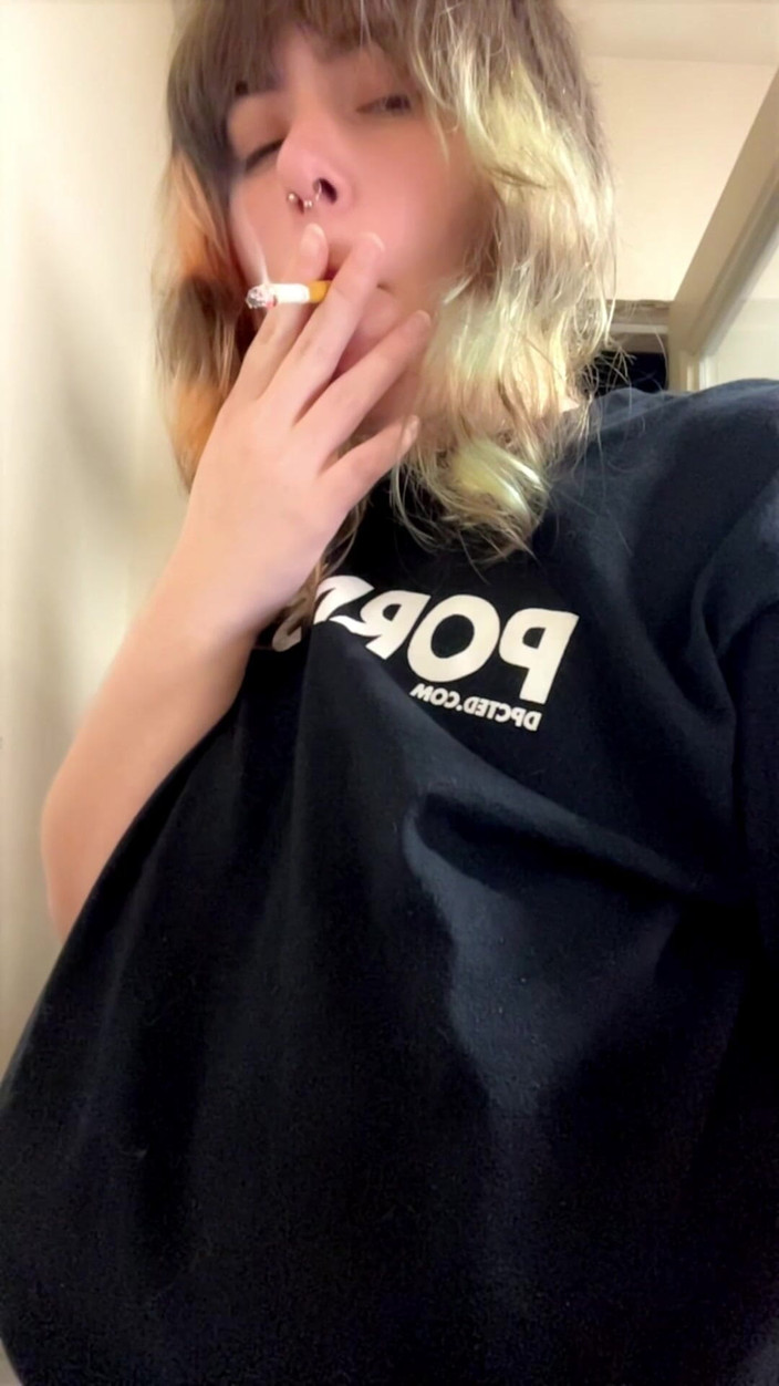 Mushroombitchx: Palenie papierosów komp