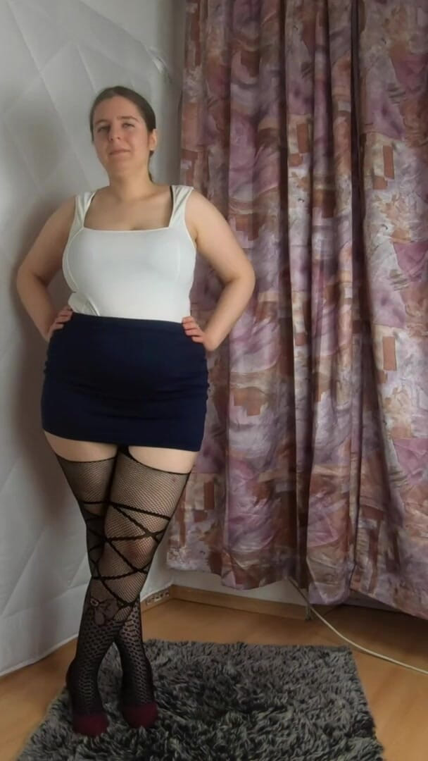 Lingerie Review: Mini sukně podpatky a síťované punčochy nešukané