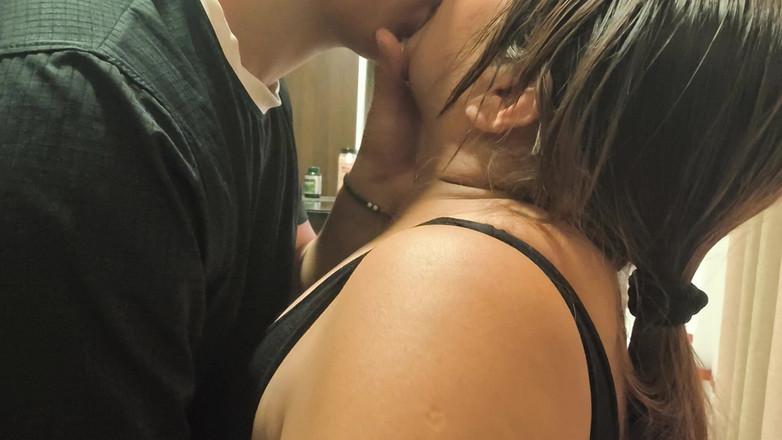 Moo DBOXXX: シングルの継母とのキスセッション、彼女は狂っている