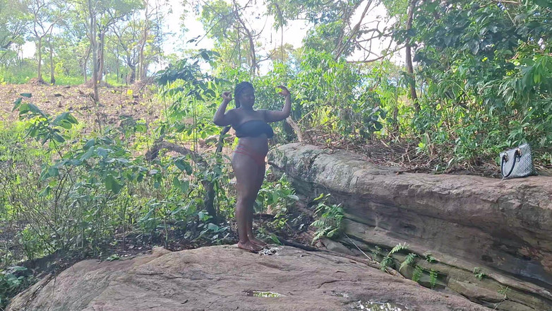 BMCs: У раю Пурро контактує з бажаною вологою природою