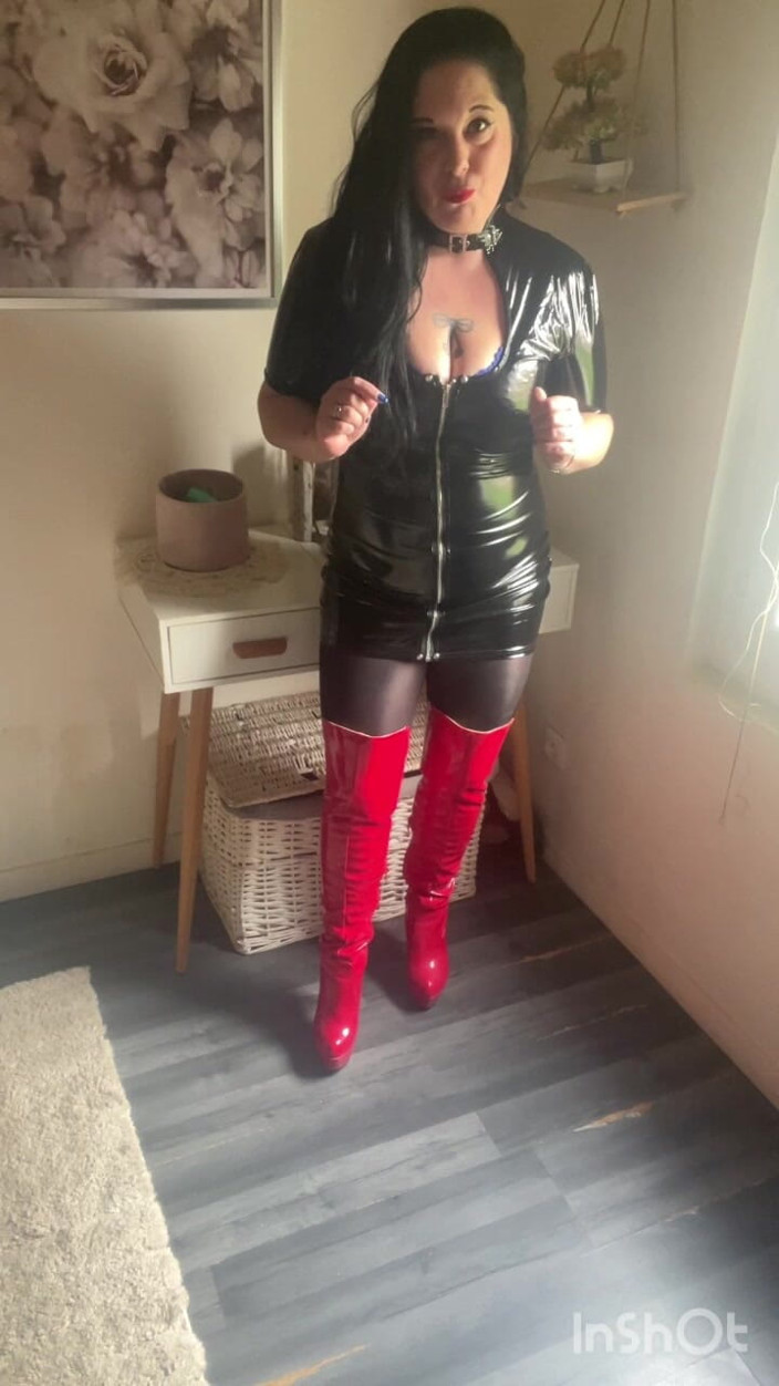 Maitresse Clara: You're Useless Without Me