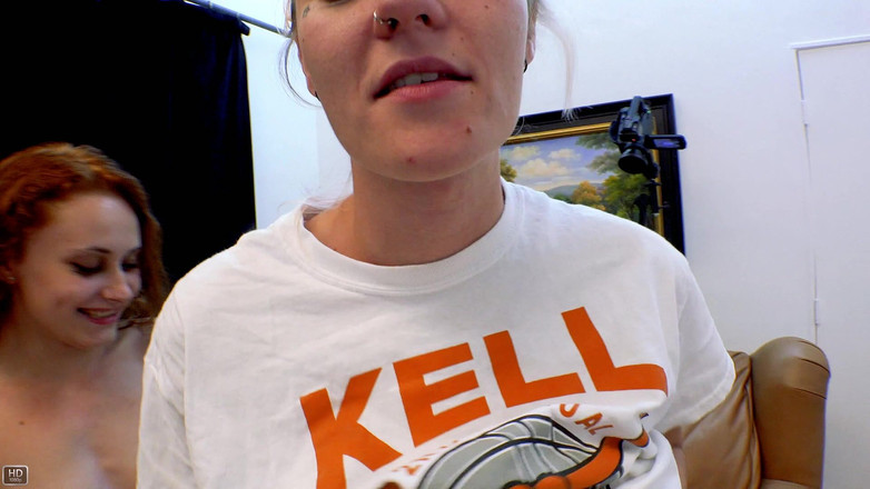 Brand New Amateurs: Kejutan ulang tahun lesbian seksi makan memek